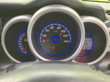 視認性の高いメーターで、運転に必要な情報を確認しやすいです。夜間でもクリアに表示され、安全運転をサポートします。