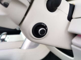 【電動コラム】シートメモリーと合わせて使用すると複数人運転する場合は、お好きなポジションを記憶する事ができます。細かな調節も可能なため、ストレスなく運転が出来ます。