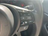 【アダプティブ・クルーズ・コントロール】予め設定した車速内でクルマが自動的に加減速。 前走車との適切な車間距離を維持しながら追従走行し、高速道路でのドライバーの疲労を軽減。「安全」をお求めください。