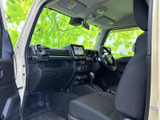 視界の良い運転席は、運転操作をスムーズに行えます。シンプルな操作性で、誰でもすぐに馴染めるでしょう。