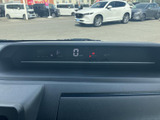 視認性の高いメーターパネルで、運転状況をしっかり把握できます。速度や燃費など、必要な情報が一目で確認できるので安心です。