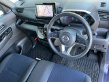 アダプティブタイプのオートクルーズです。車線中央付近を走行するようにステアリングを制御し、運転者のハンドル操作を支援します。