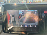 見えない場所を映し出すメーカー純正の全方位モニターです!縦列駐車で便利な「俯瞰映像」や狭い道でのすれ違いで役立つ「助手席側のサイド映像」など視点を切り替えて表示し、ドライバーの視界をサポートします!
