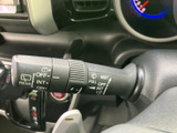 雨天時でもクリアな視界を確保できるワイパーレバーです。様々な設定が可能で、状況に応じた運転をサポートします。