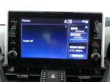 【ディスプレイオーディオ】・・・大型ディスプレイに各種オーディオ機能(AM/FMチューナー、Bluetooth対応)とスマートフォン連携機能を搭載。