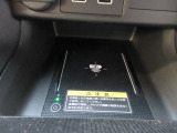 置くだけでワイヤレスで充電可能です。