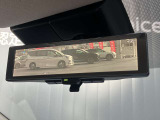 たくさん人や荷物を乗せてもクリアな視界を確保してくれるスマートルームミラー!