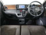 ◆インテリアパネル◆視界広々で非常に運転しやすくロングドライブでも疲れを感じさせないすっきりとまとまったインパネ周りです。