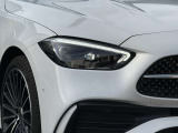 人間工学をもとに設計されたメルセデス・ベンツのシートは、柔らか過ぎず長距離のドライブでも疲れにくい構造になっております。車の運転で腰に負担を感じられる方は是非一度お試しください。