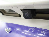 バックカメラが付いているので後方確認が非常にしやすいです。今や運転初心者も熟練者も必須装備!ついていて損はないですね♪