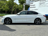 【拘りのFR】BMWが多く採用するFR車。ダイレクトでスポーティな加速感・シャープなハンドリングを実現。縦置きエンジンレイアウトにより、フラットで上質な乗り味です。