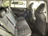 ゆとりある広々とした車内空間は、ドライブを始め買い物やレジャーなど、幅広く活躍します。一人でもみんなとでもお出かけを楽しみましょう!
