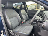 【運転席】座り心地が良いシートなので長時間の運転でも快適にお過ごしいただけます。新品のフロアマットのご注文も可能です。掲載箇所以外にご希望の写真がございましたらお気軽にお問い合わせ下さい。