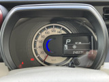 視認性の高いメーター類で、運転に必要な情報を的確に把握できます。落ち着いたデザインが、運転に集中できる空間を演出します。