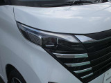 アダプティブLEDヘッドライト・・・周囲の車両を検地し、片側12灯のLEDが自動でハイビームの照射範囲を切り替えます。対向車や先行車に眩しい思いをさせることなく、必要なところだけを遠くまで照射します。