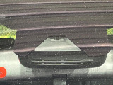 【プリクラッシュセーフティ】前方の車両等を検知し、衝突しそうな時は警報で注意を促し、ブレーキを踏む力をサポート。ブレーキを踏めなかった場合は衝突被害軽減ブレーキが作動、衝突回避をサポートします。