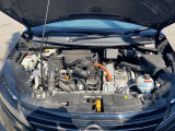 1.2Lの発電用エンジンとモータールームの画像です。