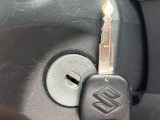 【キーレス】少し離れた場所からでもボタン一つでドアの開錠・施錠ができるのでとっても便利!ドアの鍵穴周りに傷をつけることもありません♪
