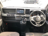 【インパネ全体】手が届きやすく、どなたでも運転しやすいです。シンプルで使いやすい設計になっています!