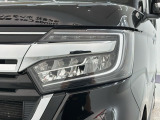 LEDヘッドライトは、点灯の瞬間から最大光量を発揮し、突然暗くなるトンネルなどでの安定感を高めます。