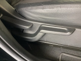 シートリフター(ハイトアジャスター)装備。運転席の高さを調整する機能