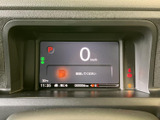 視認性の高いメーターは、運転に必要な情報を一目で確認できます。運転状況を把握しやすく、安全運転をサポートします。