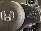 ハンドルにHondaセンシング系のクルーズコントロールやレーンキープアシストなどのスイッチが装備されています。ハンドルから手を離さず安全に操作できます。