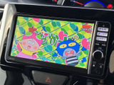 停車中にはTV視聴も可能。休憩時間などに楽しめる便利な機能です。長距離ドライブも飽きさせません。