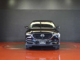 マツダCX-5のフロントマスクは、立体感のあるグリルと精悍なヘッドランプが上質な存在感を演出します。魂動デザインによる洗練された風格と力強さを兼ね備えた姿を、ぜひ店頭でお確かめください。