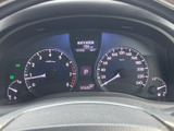 視認性の高いメーターで、走行状況を正確に把握。運転に集中できる、シンプルで分かりやすいデザインです。