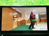 停車中に楽しめるTV機能で、待ち時間をもっと快適に。長距離移動のお供にも最適です。