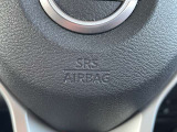 運転席側エアバックです。万が一の時に安心です