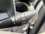 操作しやすいウインカーレバーで、安全な車線変更をサポートします。直感的に操作できるので、運転に集中できます。