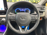 インテリアに合わせたデザインのステアリングは、運転される方のことも考え、運転しやすい形状、大きさです。是非一度、実際に触ってお確かめください。