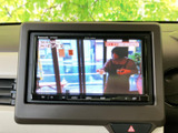 停車中にテレビや映像を楽しむことができます。休憩時間などに、リラックスした時間を過ごせるのが魅力です。快適なドライブのお供に。