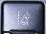 車線逸脱警報装置を装備しております。