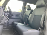 運転しやすいように設計されたシートは、体全体をしっかりとサポート。長時間の運転でも疲れを感じにくいでしょう。