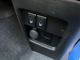 運転席・助手席にシートヒーター付いています