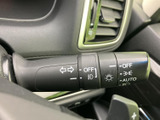 操作しやすいウインカーレバーは、安全な車線変更をサポートします。確実な操作感で、周囲への意思表示をスムーズに行えます。使いやすさを追求しました。