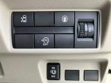 助手席側オートスライドドアです!インテリジェントキーや運転席のスイッチで簡単にドアの開閉ができるので、とても便利な装備です♪