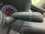 操作しやすいウインカーレバーは、安全運転に欠かせません。直感的に操作でき、スムーズな車線変更をサポートします。