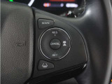 ◆アダプティブクルーズコントロール◆予め設定した車速内でクルマが自動的に加減速。前走車との適切な車間距離を維持しながら追従走行します。【LKAS】車線維持支援システムでステアリング操作を支援。