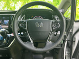握り心地の良いステアリングで、快適な運転体験を。操作性にも優れており、スムーズなハンドリングを実現します。運転の楽しさを向上。