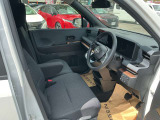 運転席まわりは、使用感も少なく良好な状態です。