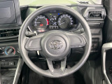 インテリアに合わせたデザインのステアリングは、運転される方のことも考え、運転しやすい形状、大きさです。是非一度、実際に触ってお確かめください。