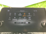 クリアな地図表示で、道に迷う心配はありません。渋滞情報もリアルタイムで確認でき、スムーズな移動を支援。長距離ドライブも安心です。