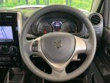 インテリアに合わせたデザインのステアリングは、運転される方のことも考え、運転しやすい形状、大きさです。是非一度、実際に触ってお確かめください。