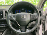 握りやすい形状で、運転操作を快適にサポート。ステアリング操作を通じて、車の魅力を存分に味わえます。