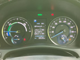 視認性の高いメーター類が、車両情報をわかりやすく表示。運転に必要な情報を一目で確認できます。落ち着いたデザインも魅力です。