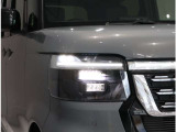 個性的な造形のLEDヘッドライト